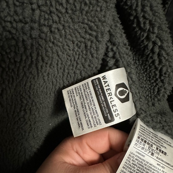 Levi's Men's Black Sherpa-Lined Jacket - Picture 9 of 10